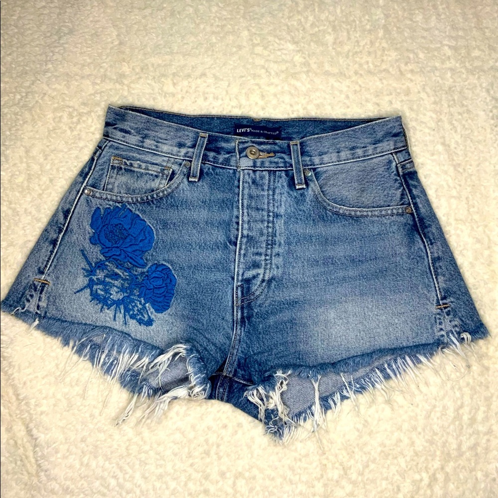 Woman’s Levi’s Denim Shorts Size 26